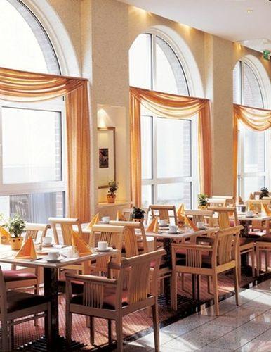 Hotel Dorint Airport-hotel Berlin-tegel Berlin
